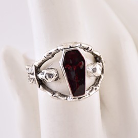 Anillo con Pedrería Roja